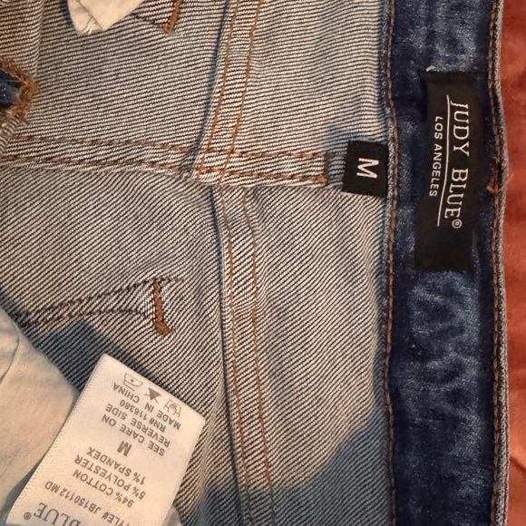 Ms Sunny - Judy Blue Hi-rise sun embroidery cut off shorts ☀️ - Picture 4 of 11